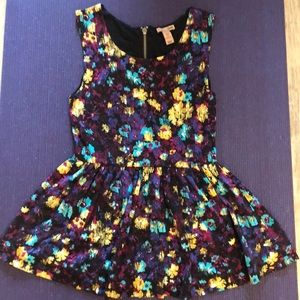Fun Flowered Stretchy H&M Peplum Shirt